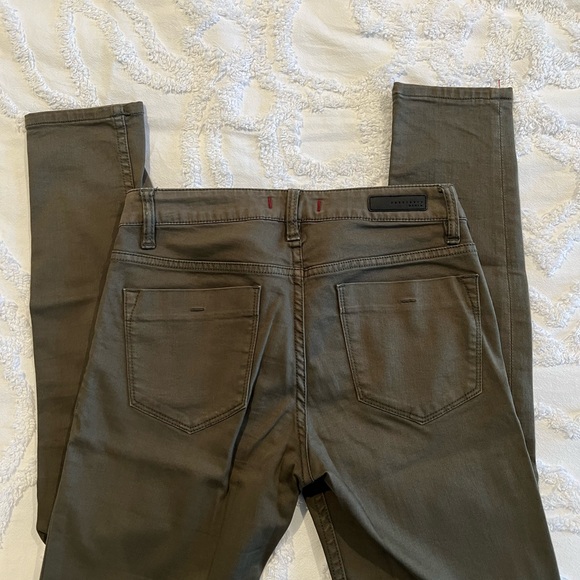 Sanctuary Jeans Civilian Cut in Olive - Picture 2 of 6